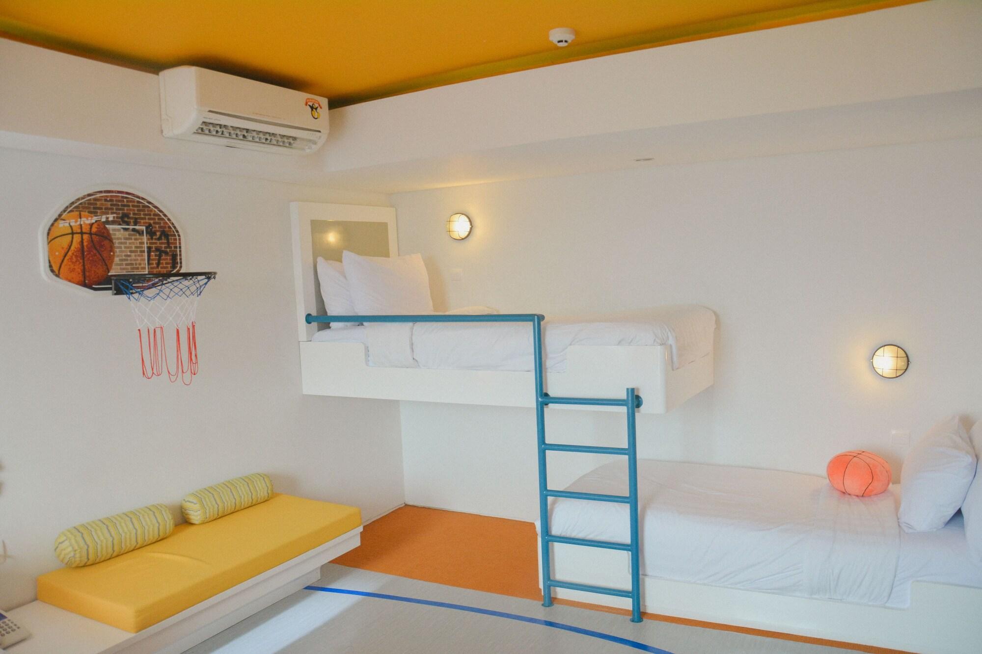Berry Glee Thematic Hotel Kuta  Ngoại thất bức ảnh
